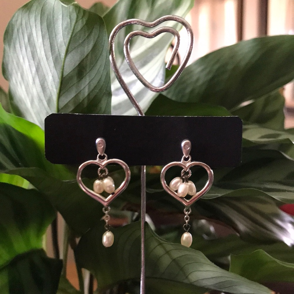 Sterling Silver, Fresh Water Pearl Earrings.